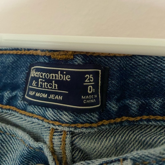 Abercrombie and Fitch, mom jeans - Picture 3 of 3